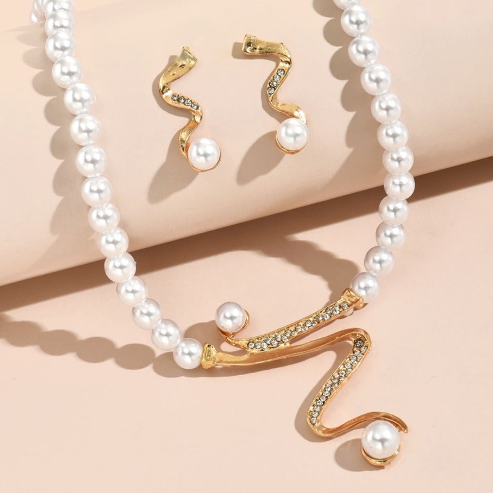 Pearl Necklace & Diamond Bridal Jewelry Set - Elegance and Grace in One